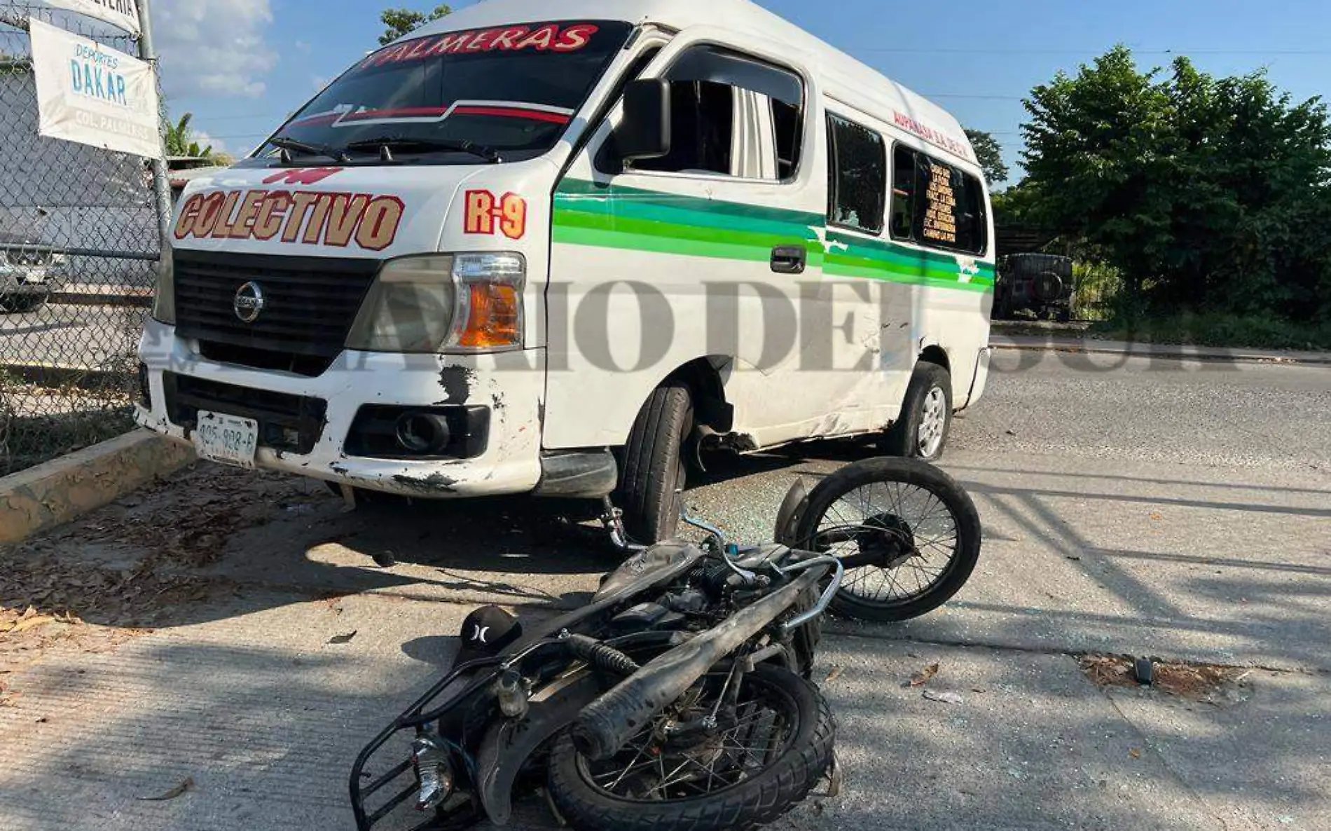 moto y colectivo accidentados